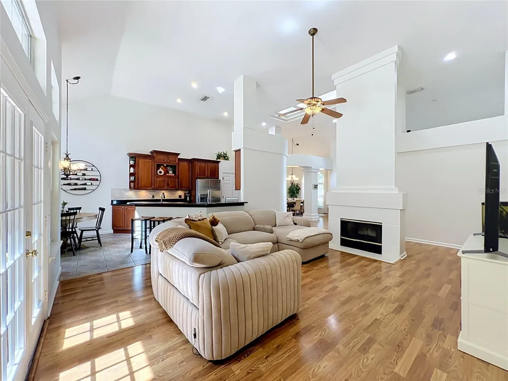 324 REMINGTON DRIVE Oviedo, FL 32765