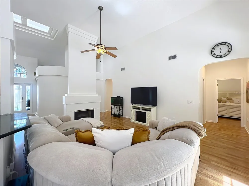 324 REMINGTON DRIVE Oviedo, FL 32765