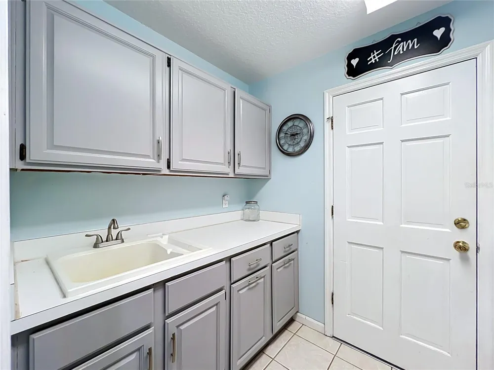 324 REMINGTON DRIVE Oviedo, FL 32765