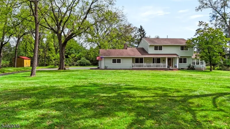 7 Pinewood Ct Raritan, NJ 08822
