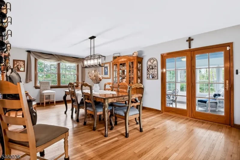 7 Pinewood Ct Raritan, NJ 08822
