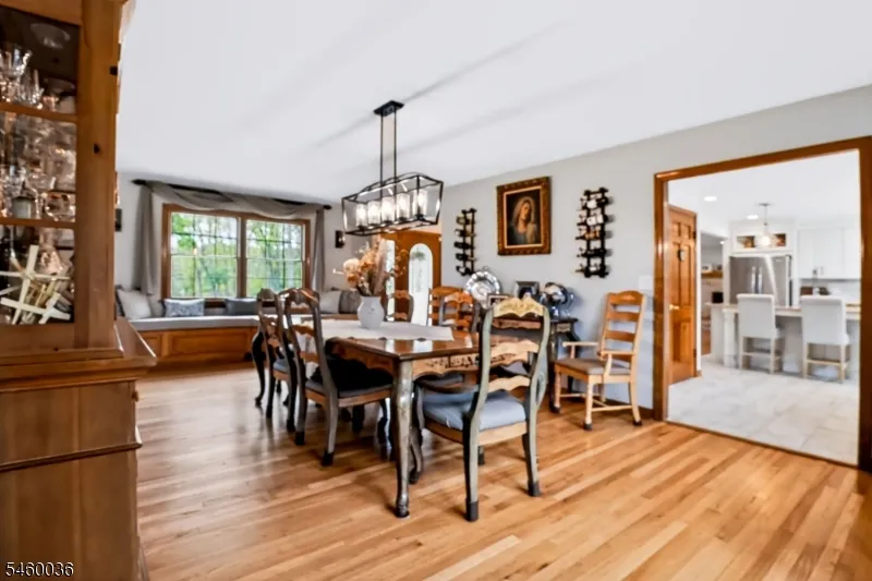 7 Pinewood Ct Raritan, NJ 08822