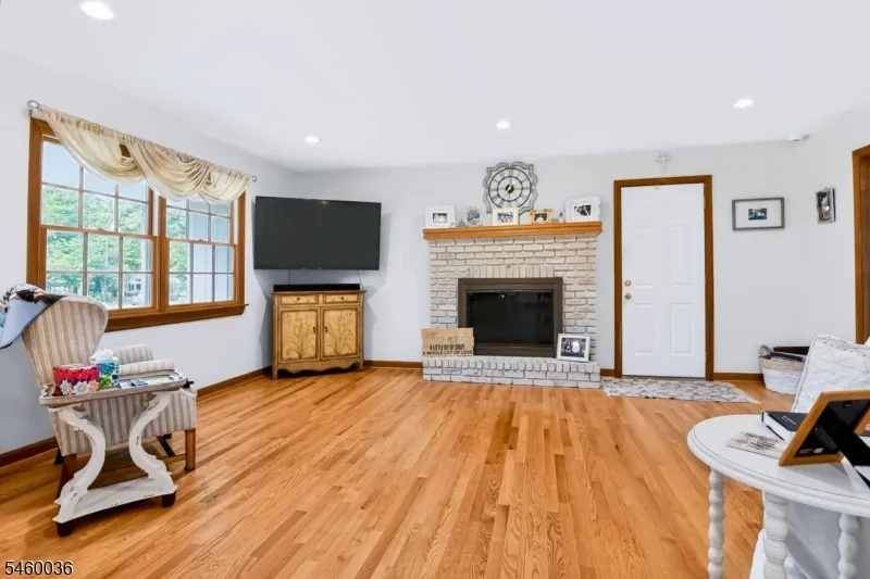 7 Pinewood Ct Raritan, NJ 08822