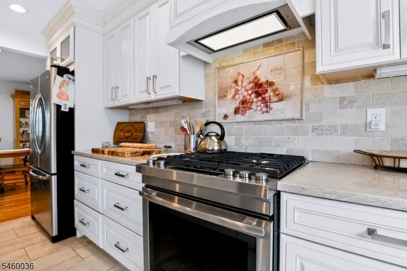 7 Pinewood Ct Raritan, NJ 08822