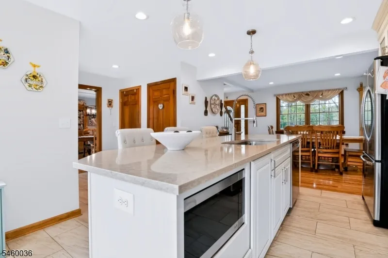 7 Pinewood Ct Raritan, NJ 08822