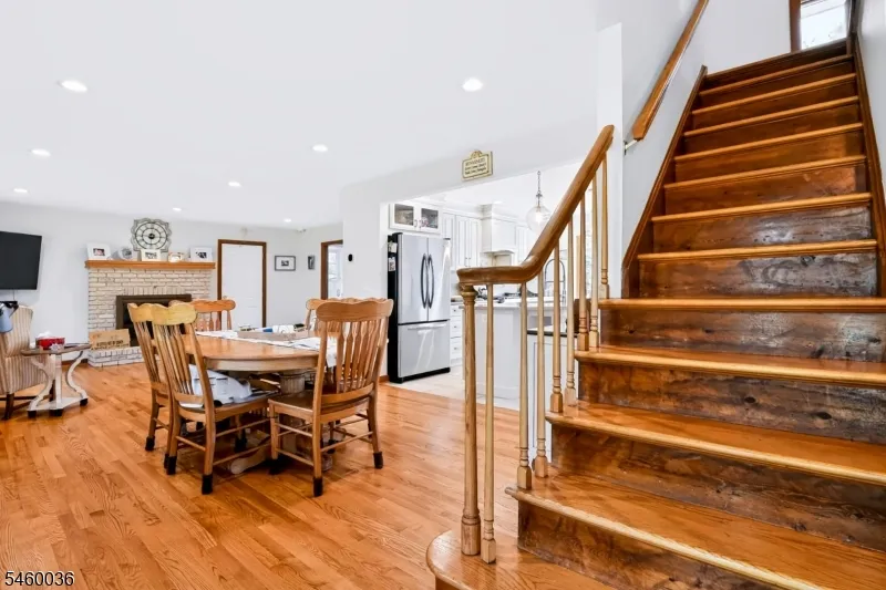 7 Pinewood Ct Raritan, NJ 08822
