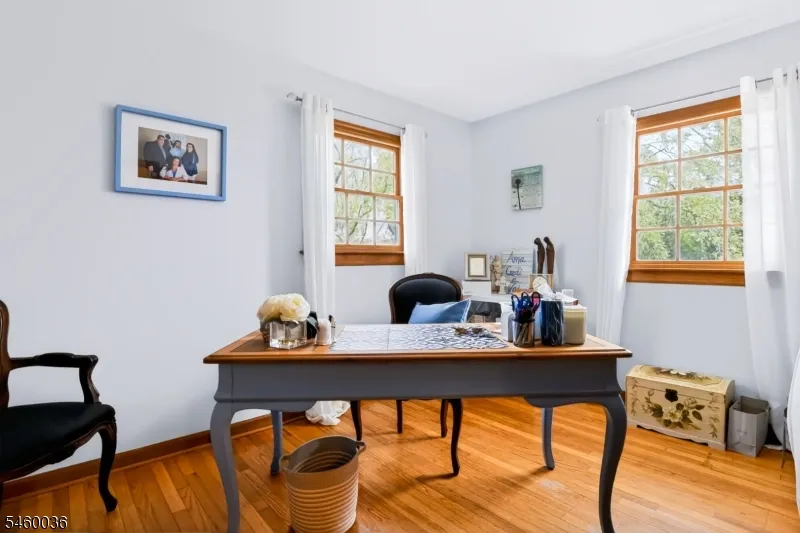 7 Pinewood Ct Raritan, NJ 08822