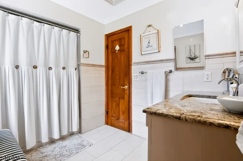 7 Pinewood Ct Raritan, NJ 08822