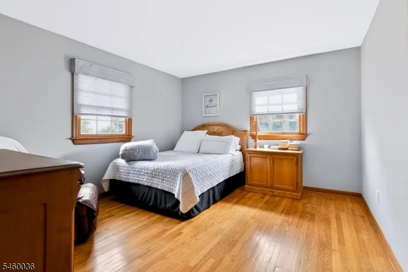 7 Pinewood Ct Raritan, NJ 08822