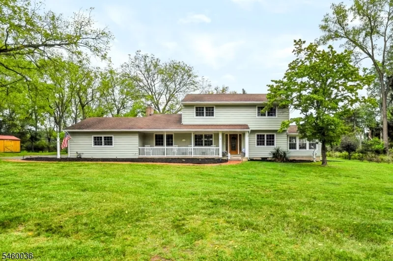 7 Pinewood Ct Raritan, NJ 08822