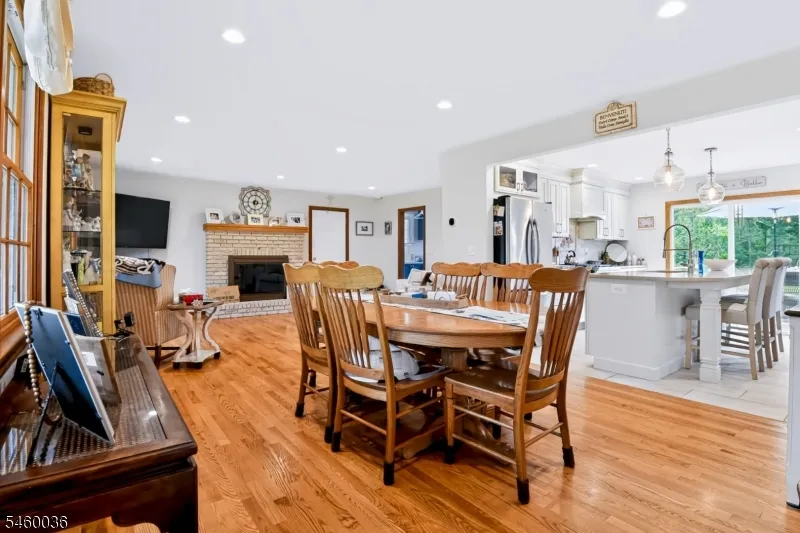 7 Pinewood Ct Raritan, NJ 08822
