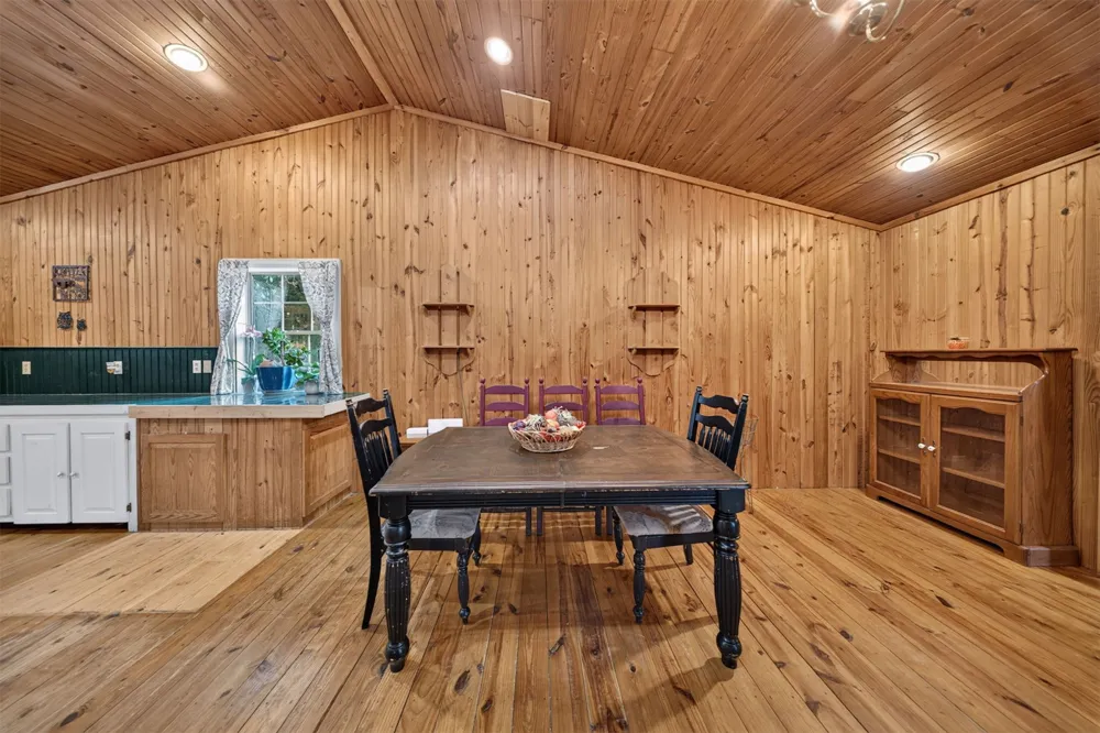 11725 S 437 ROAD Locust Grove, OK 74352