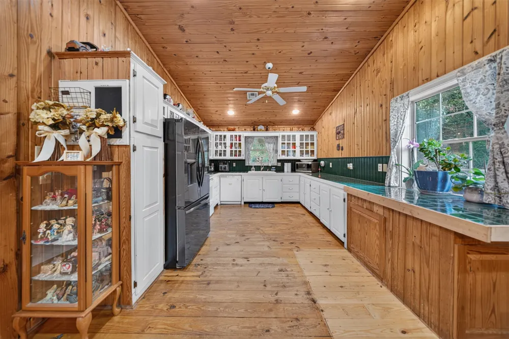 11725 S 437 ROAD Locust Grove, OK 74352