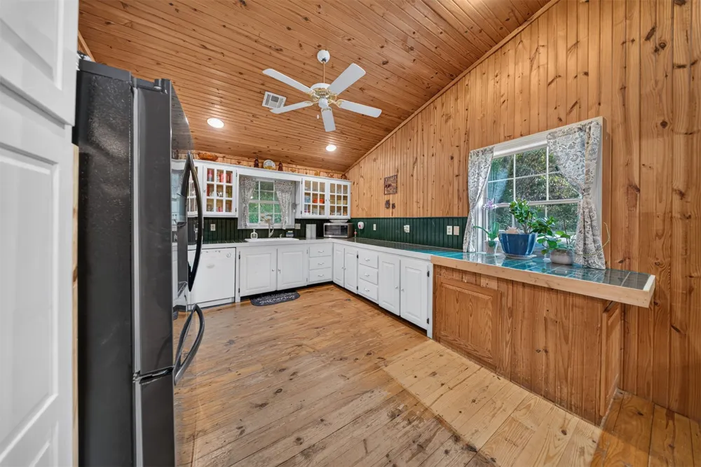 11725 S 437 ROAD Locust Grove, OK 74352