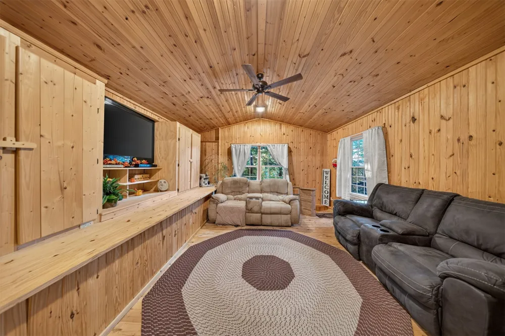 11725 S 437 ROAD Locust Grove, OK 74352