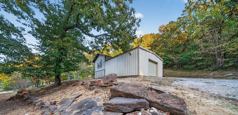 11725 S 437 ROAD Locust Grove, OK 74352