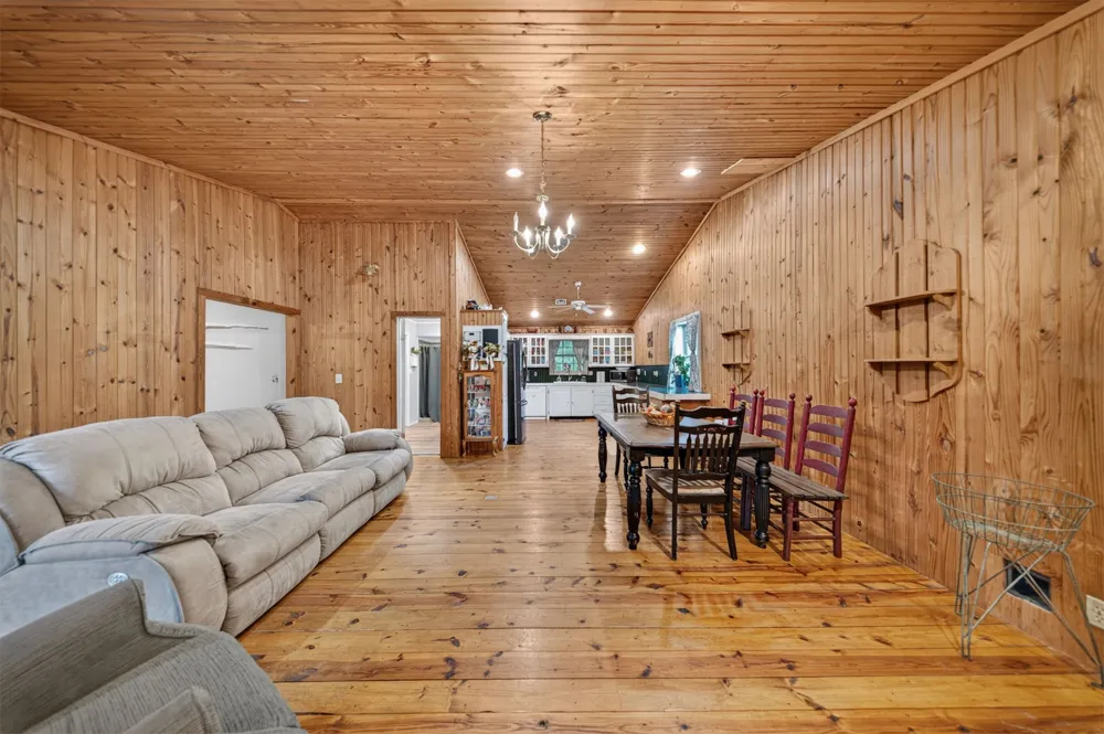 11725 S 437 ROAD Locust Grove, OK 74352