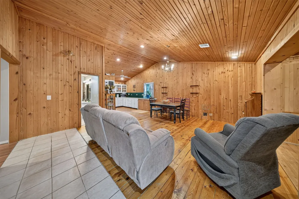 11725 S 437 ROAD Locust Grove, OK 74352