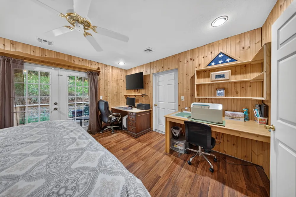 11725 S 437 ROAD Locust Grove, OK 74352