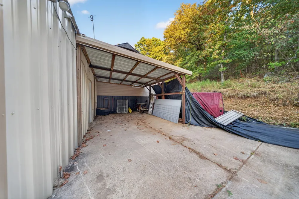 11725 S 437 ROAD Locust Grove, OK 74352