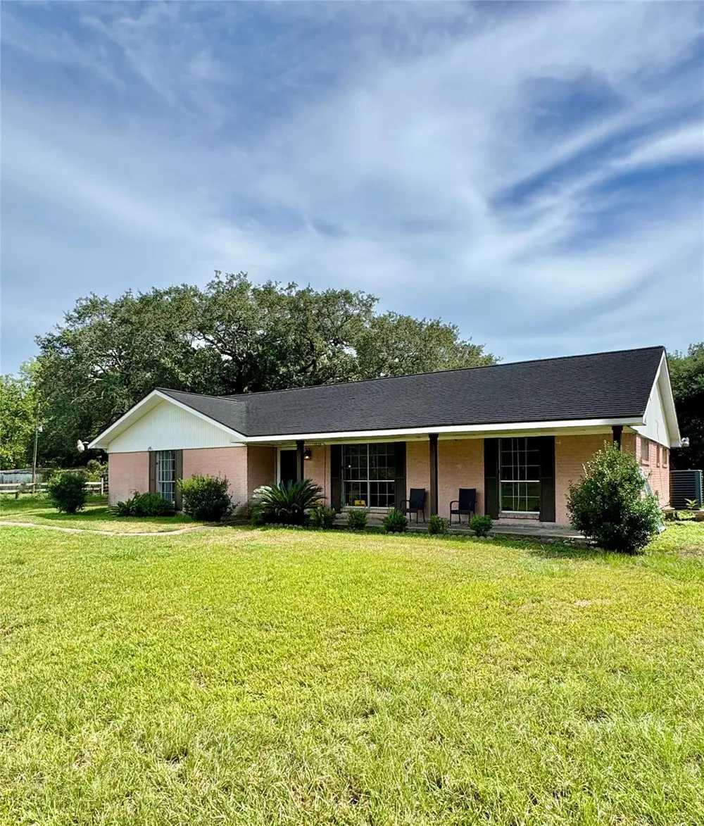 441 County Road 219 Angleton, TX 77515