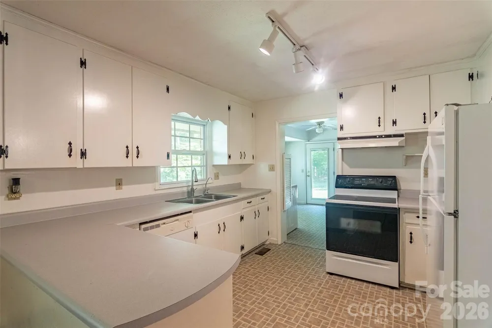 235 Landis Road Marion, NC 28752