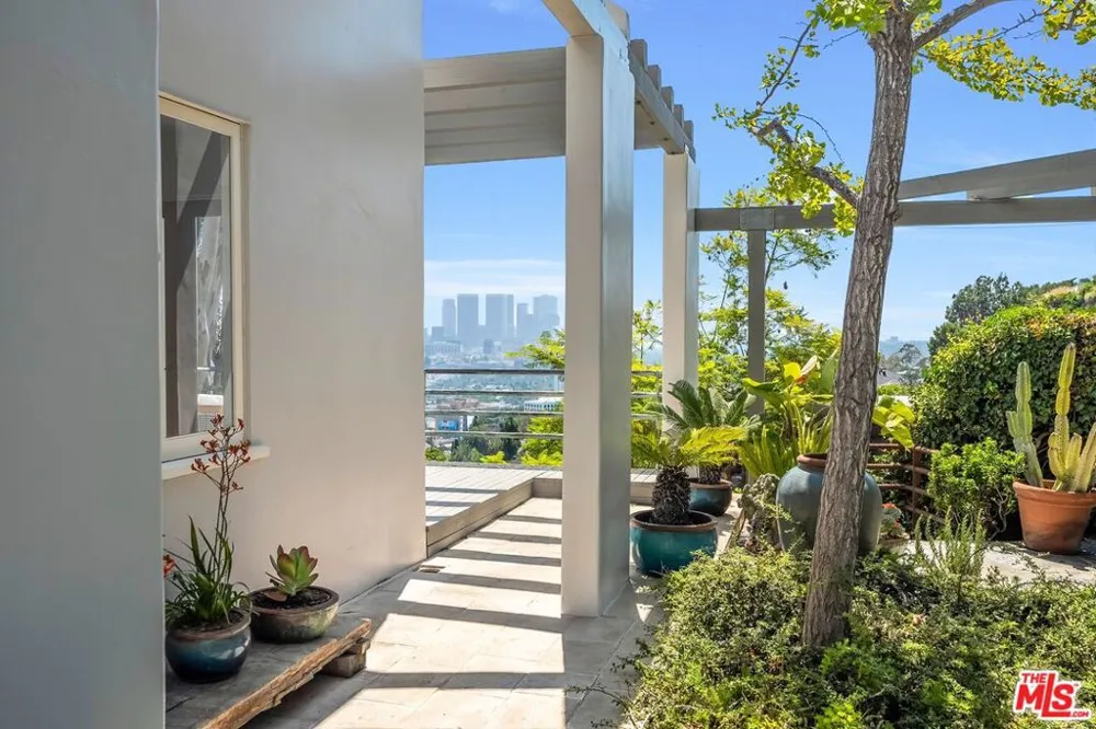 1394 Miller Drive Los Angeles, CA 90069