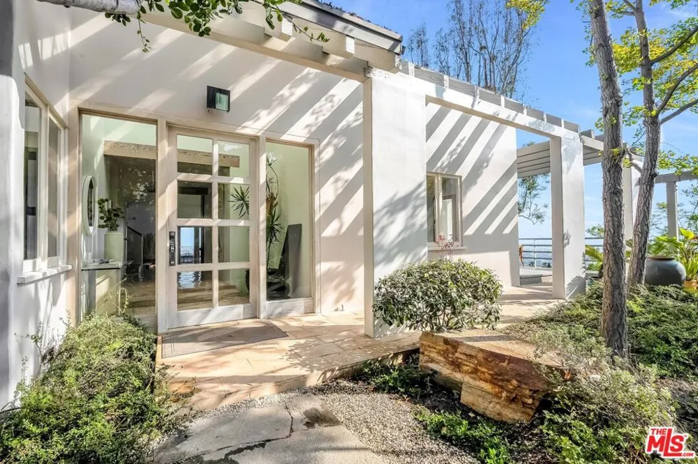 1394 Miller Drive Los Angeles, CA 90069