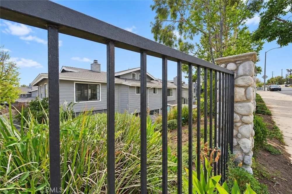 2607 Dove Creek Lane #B Pasadena, CA 91107
