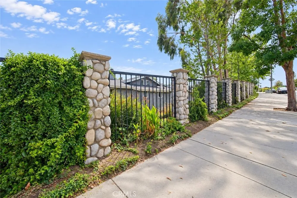 2607 Dove Creek Lane #B Pasadena, CA 91107