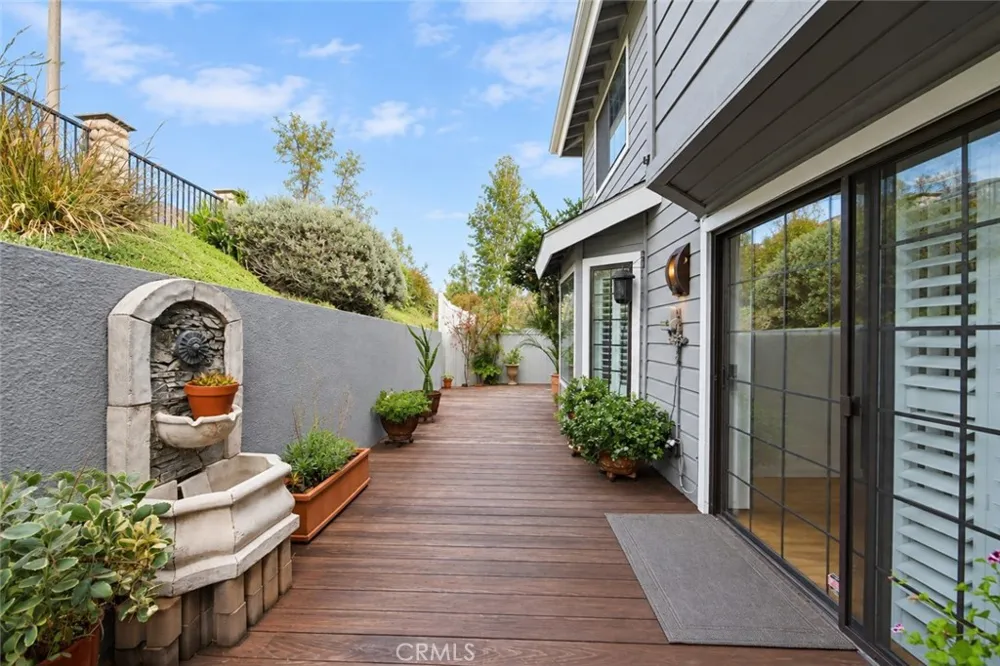 2607 Dove Creek Lane #B Pasadena, CA 91107