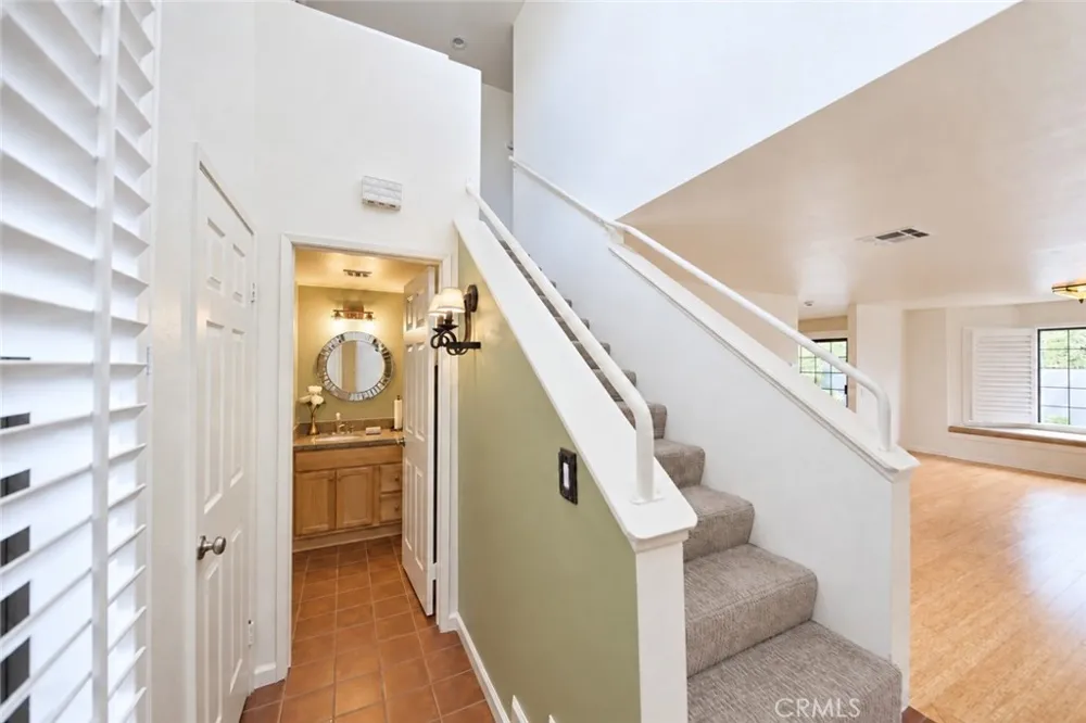 2607 Dove Creek Lane #B Pasadena, CA 91107