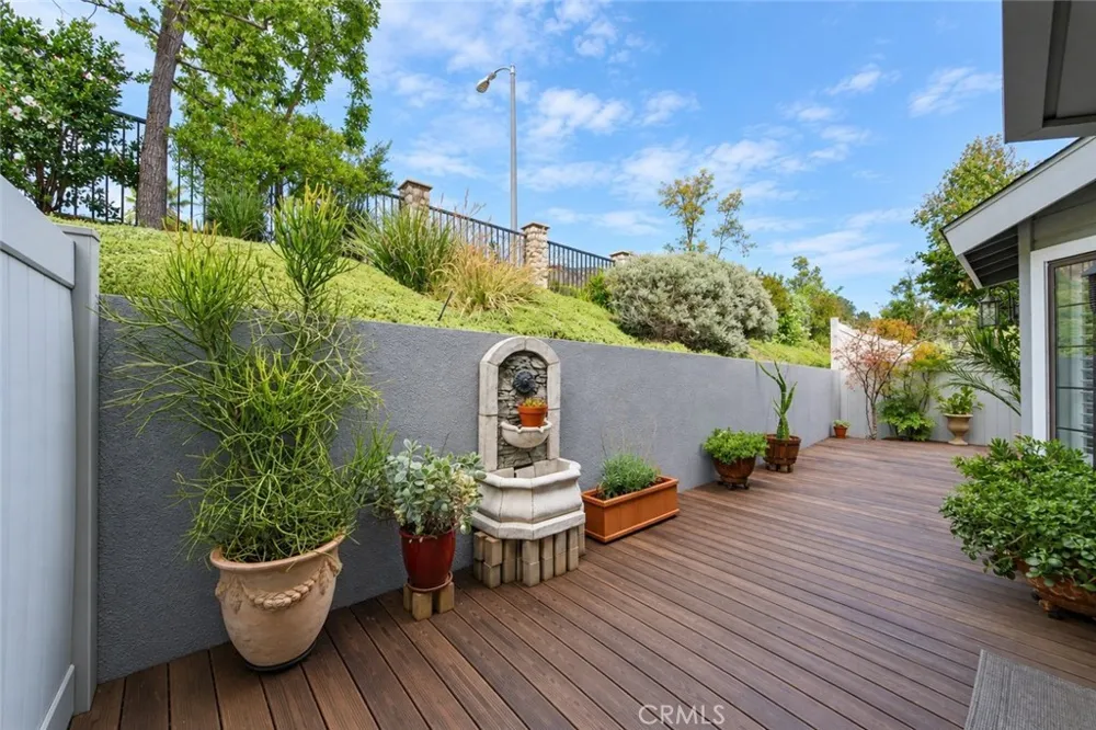2607 Dove Creek Lane #B Pasadena, CA 91107