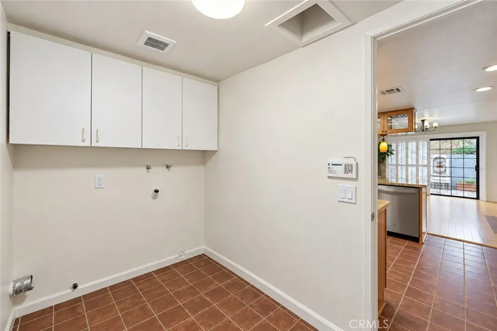 2607 Dove Creek Lane #B Pasadena, CA 91107