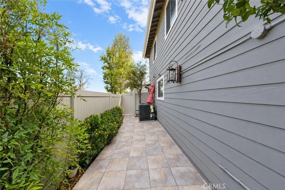 2607 Dove Creek Lane #B Pasadena, CA 91107