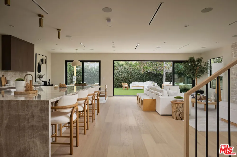 3732 Beethoven Street Los Angeles, CA 90066
