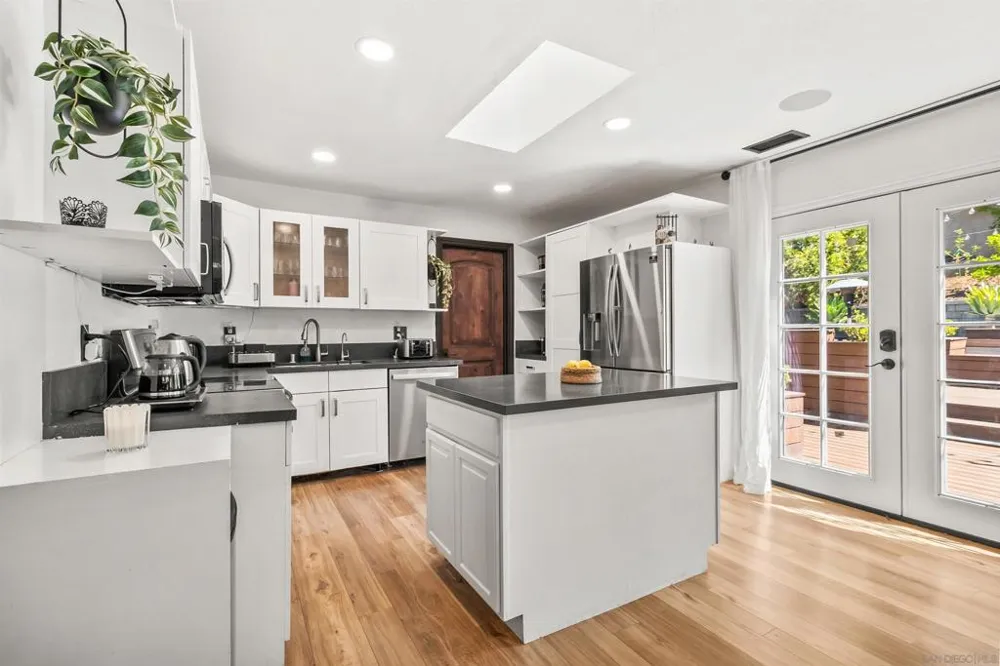 676 Via Rancho Escondido, CA 92029