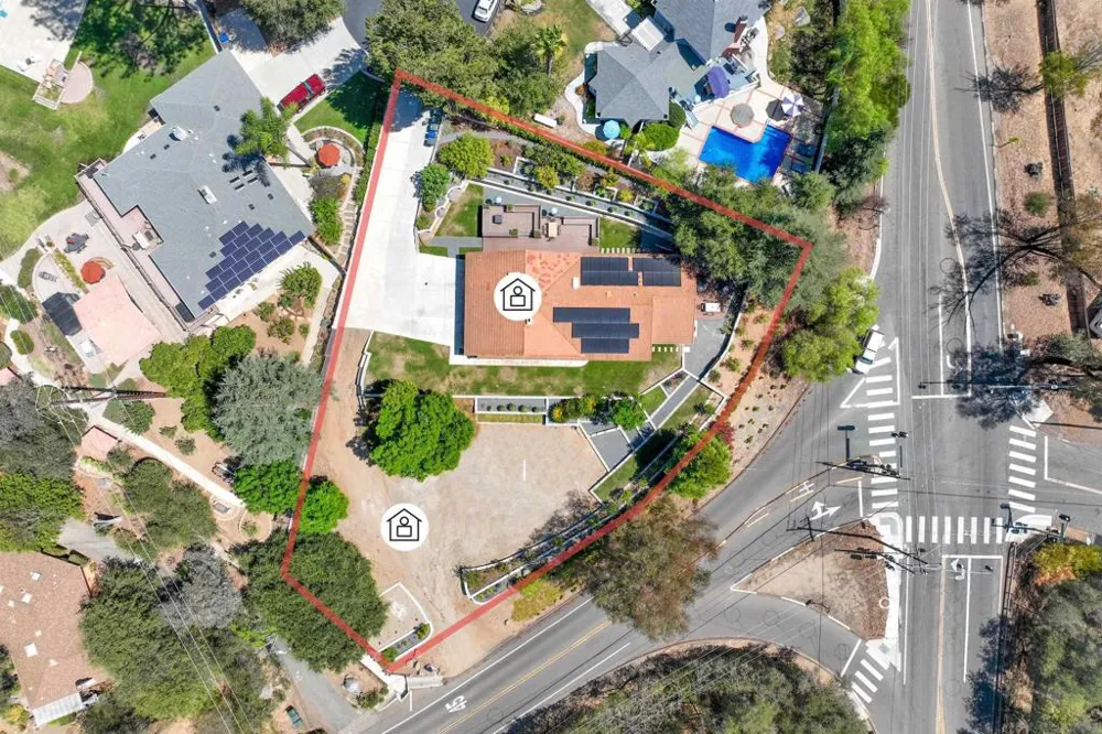 676 Via Rancho Escondido, CA 92029