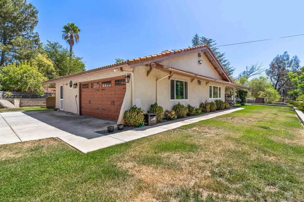 676 Via Rancho Escondido, CA 92029
