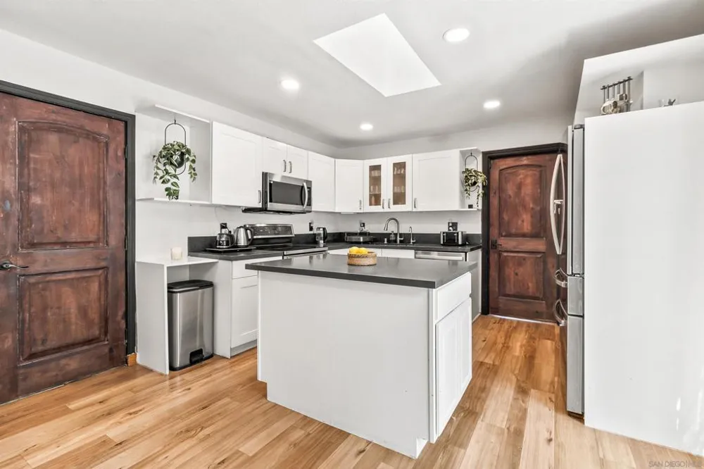 676 Via Rancho Escondido, CA 92029