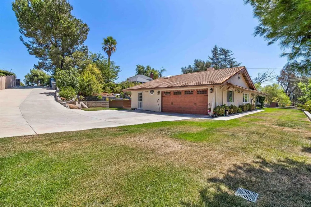 676 Via Rancho Escondido, CA 92029