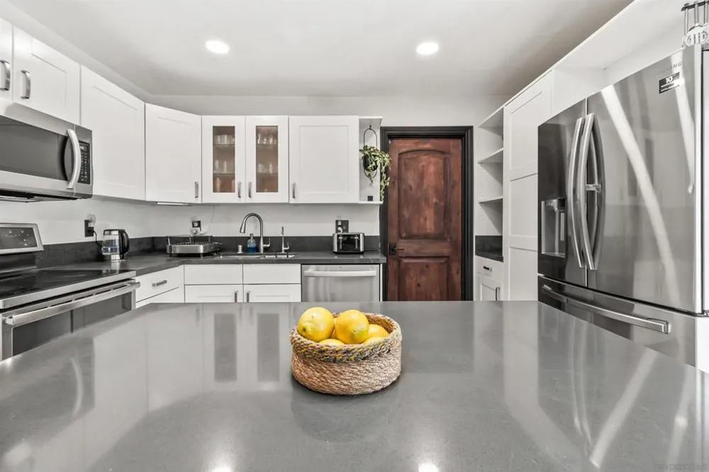 676 Via Rancho Escondido, CA 92029