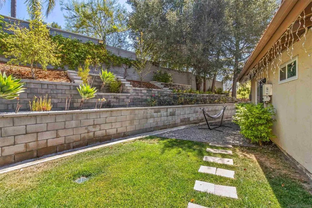 676 Via Rancho Escondido, CA 92029