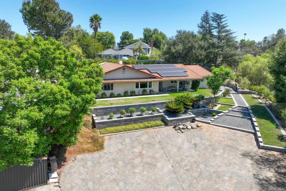676 Via Rancho Escondido, CA 92029
