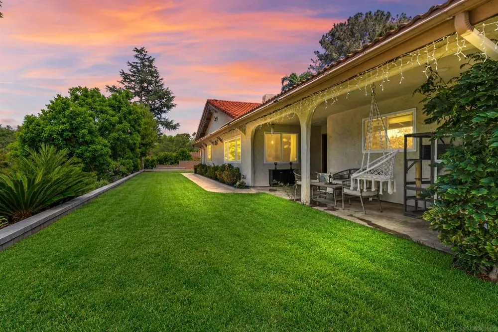 676 Via Rancho Escondido, CA 92029