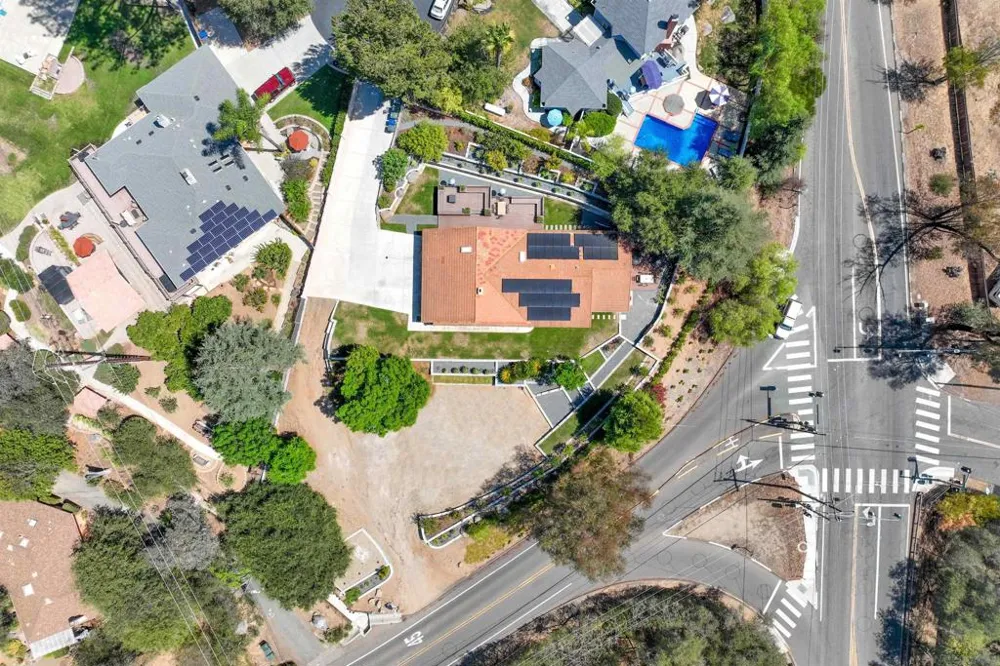 676 Via Rancho Escondido, CA 92029