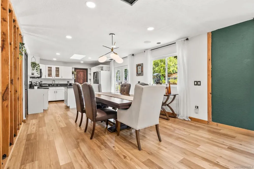 676 Via Rancho Escondido, CA 92029