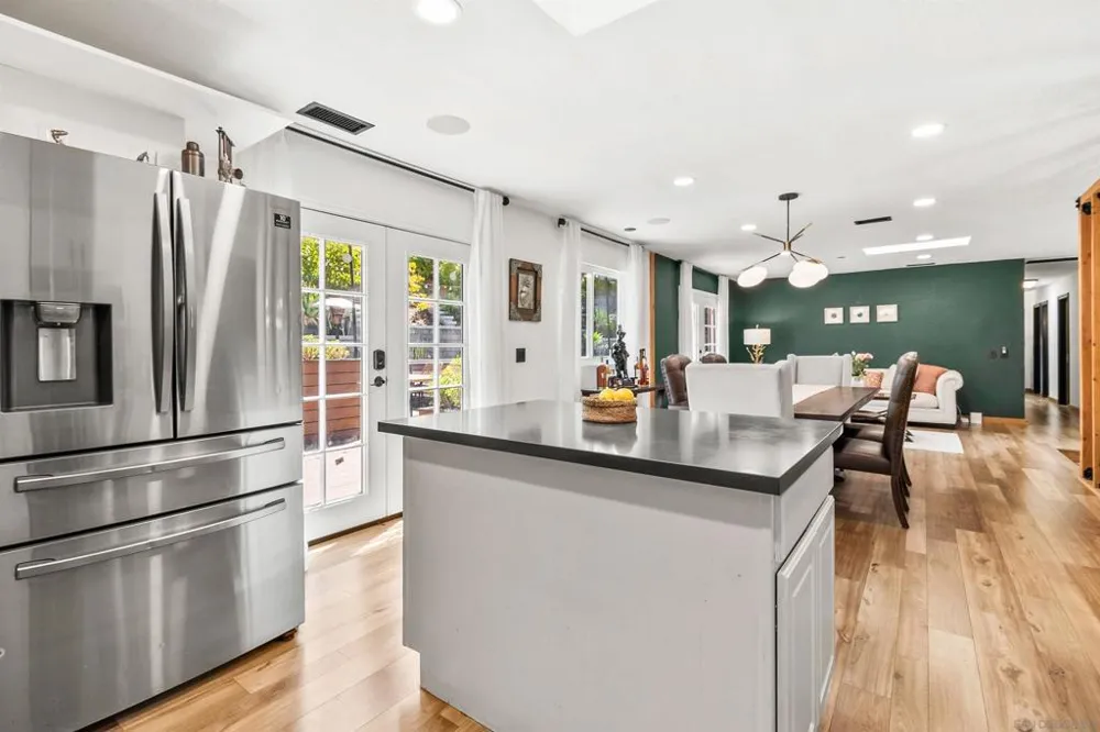 676 Via Rancho Escondido, CA 92029