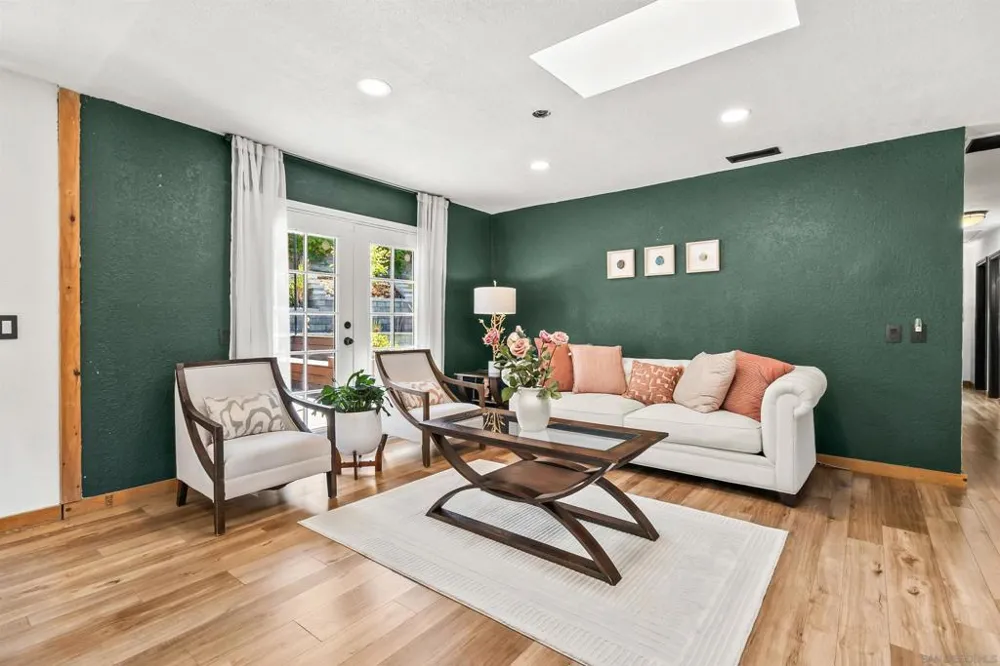 676 Via Rancho Escondido, CA 92029
