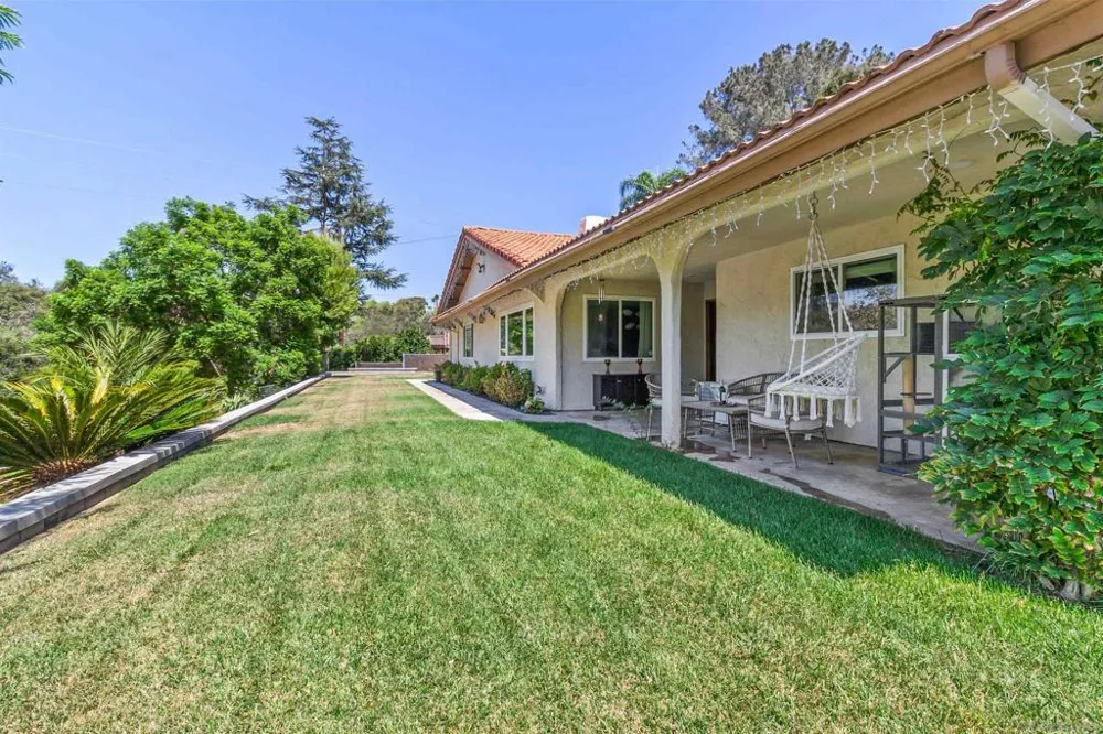 676 Via Rancho Escondido, CA 92029